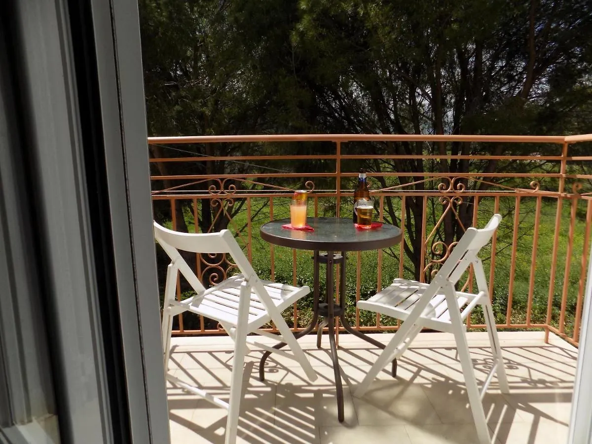 Afrodite Spacious Apartments! Agia Efimia 2*,  Griechenland